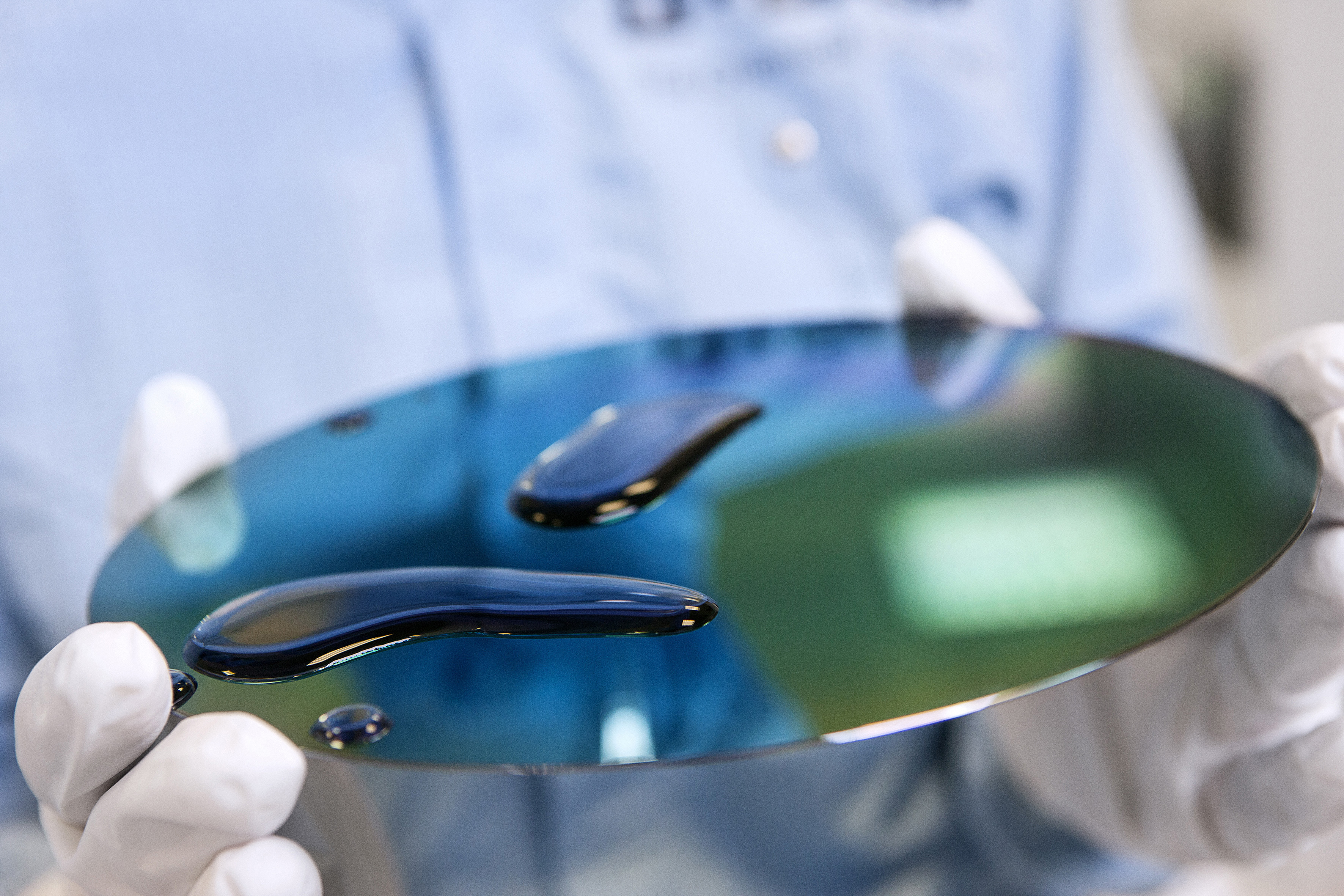 Electronic-grade ammonium hydroxide