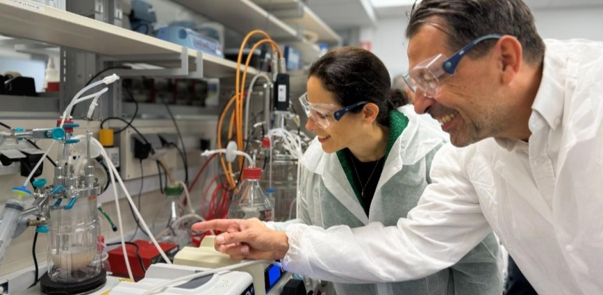 Two chemicals workers in a lab