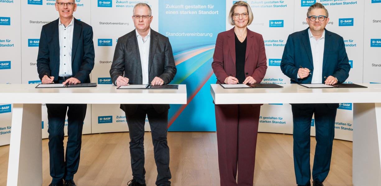 Signing the agreement for Ludwigshafen